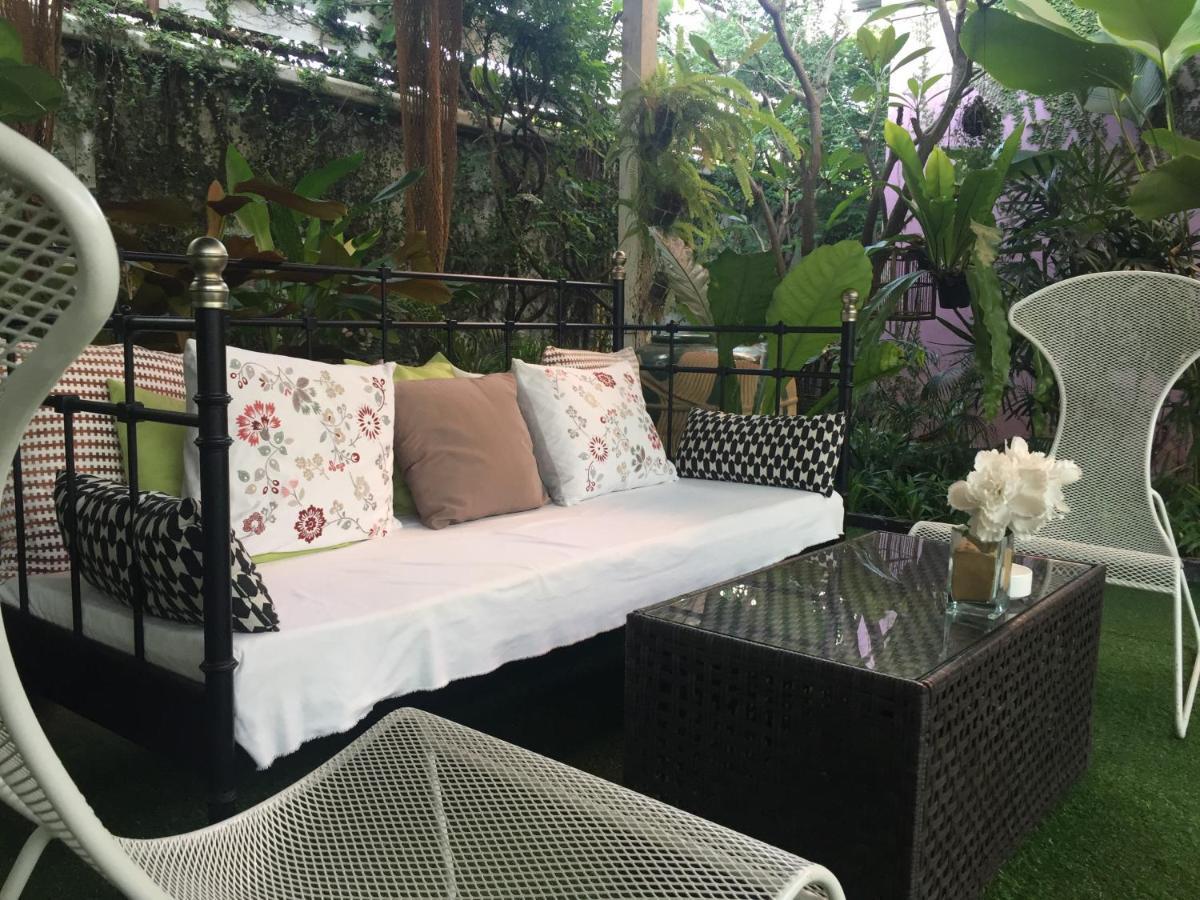 Issara House Bangkok Hotel Exterior photo